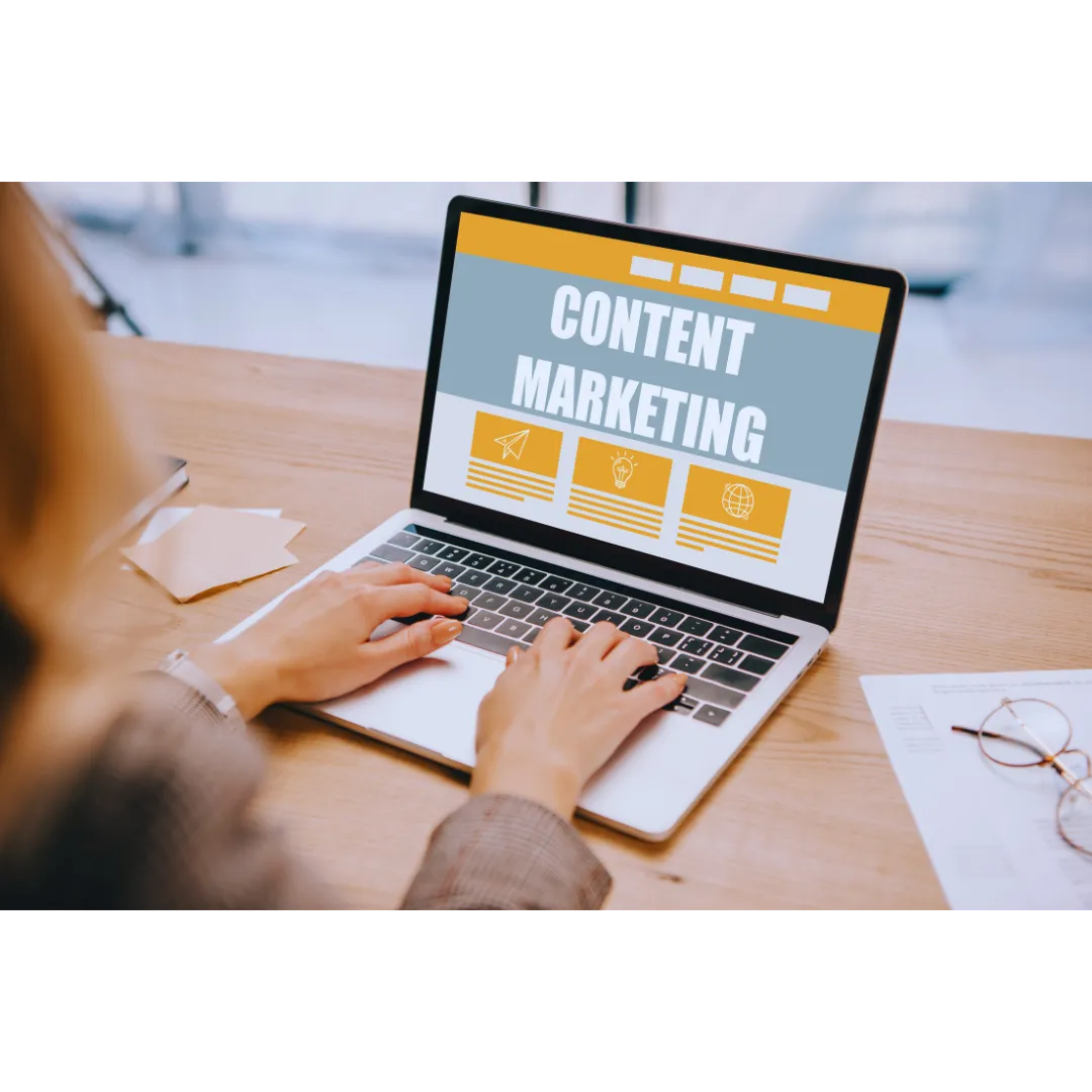Detailed mind map visualizing a content marketing strategy connecting audience personas, topics, and distribution channels.